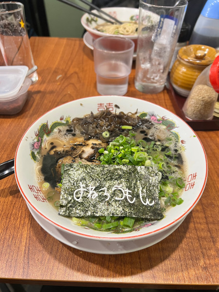 「豚骨黒マー油拉麺」@とんこつラーメン よねろうもんの写真