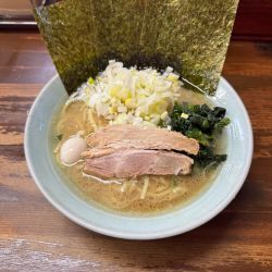 醤油豚骨ラーメン