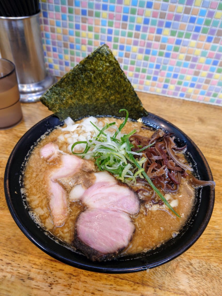 「背脂煮干しラーメン」@中華蕎麦 丸め 東久留米店の写真