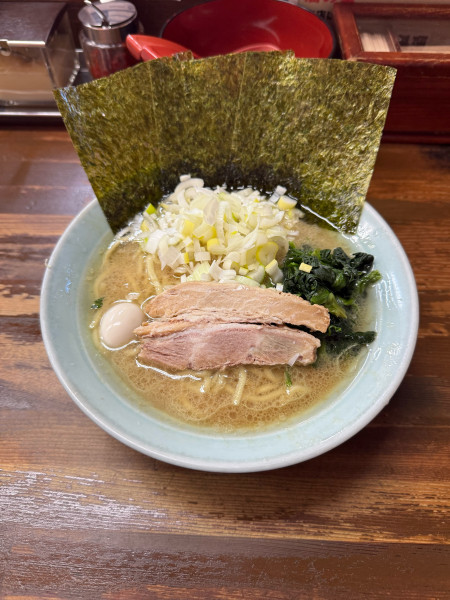 「醤油豚骨ラーメン」@横浜家系ラーメン 藤家の写真
