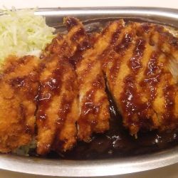 チキンカツカレー 小盛り 900円