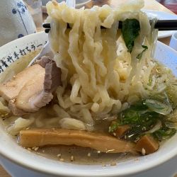塩ラーメン950円+焼き餃子(5ヶ)630円+冷酒