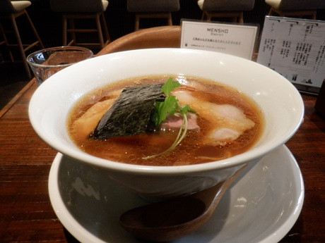 「醤油らぁ麺」@MENSHO Districtの写真