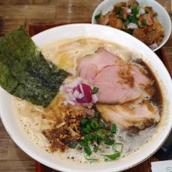 黒鶏そば大盛＋ミニチャーシュー丼