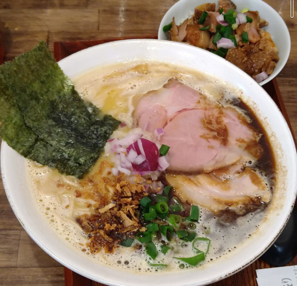 「黒鶏そば大盛＋ミニチャーシュー丼」@昴の写真