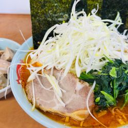 辛ラーメン 1,050円 チャーシュー切れ端 100円