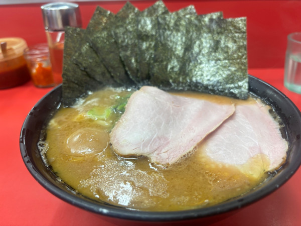 「ラーメン、まるよし」@ラーメン杉田家の写真