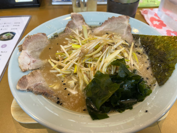 「ネギラーメン+チャーシュー」@ラーメンショップ椿 恩田店の写真