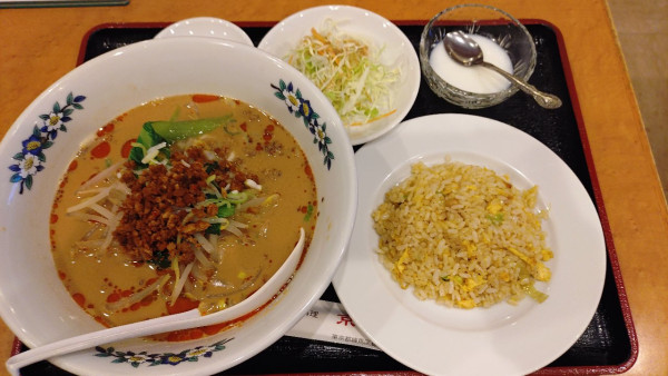 「坦々麺+半炒飯セット(980円)」@中国料理 京蘭 練馬駅店の写真