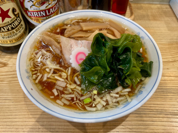「サッポロ赤星＋キリンラガー＋メンマ皿→ラーメン メンマわかめ」@らーめん 高尾の写真