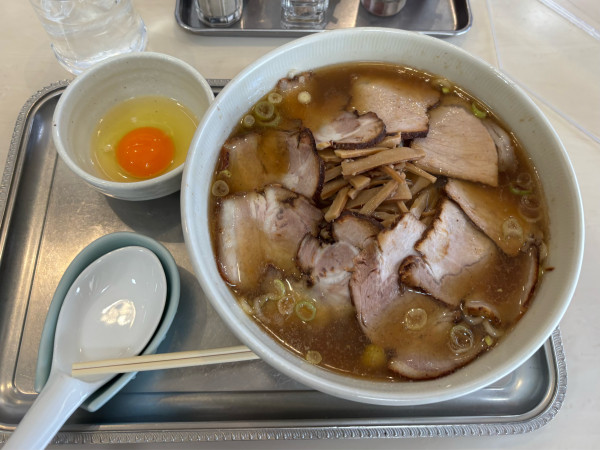 「チャーシュー麺（1530）生玉子（90）」@永福町大勝軒の写真