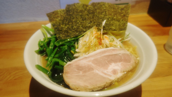 「ネギラーメン＆ほうれん草１１５０円」@横浜家系ラーメン おか家の写真
