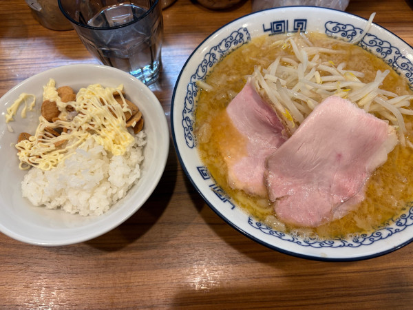 「環七リスペクトラーメン」@横浜豚骨醤油ラーメン YOLOの写真