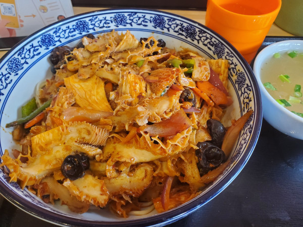 「西安風豚ガツ麺」@大盛 蘭州牛肉面の写真