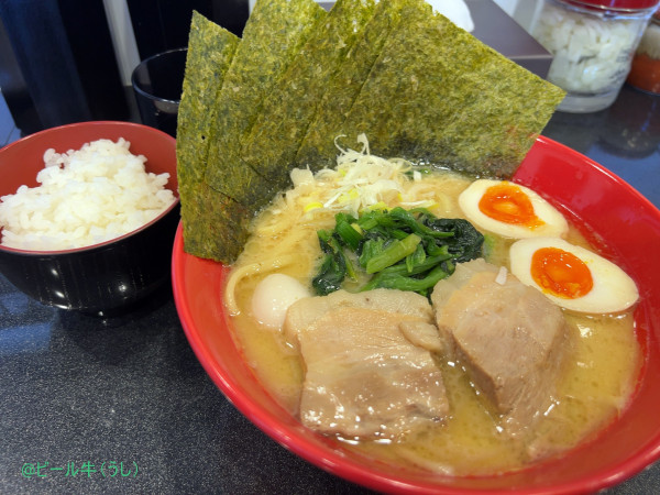 「赤盛りラーメン醤油(1150円)硬め多め、無料ライス」@横浜家系ラーメン 赤家 北浦和店の写真