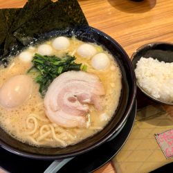 味玉ラーメン並＋うずら増し