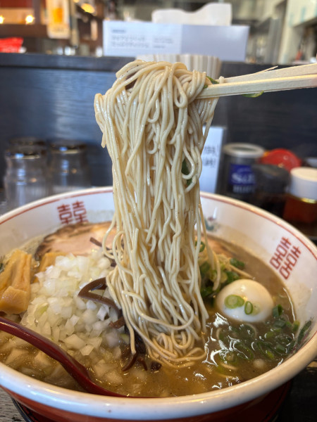 「特製ニボトン（1310）大盛（160）玉ねぎ（150）」@ラーメン サカモトの写真