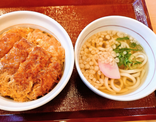 「カツ丼＋はいからうどん(小)」@なか卯 北本中丸店の写真