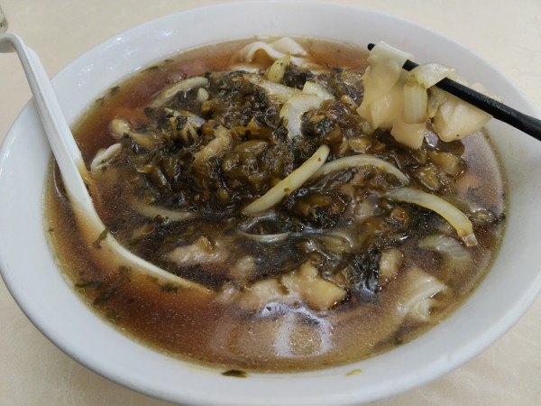 「高菜肉入り刀削麺(990)」@松楽菜館の写真