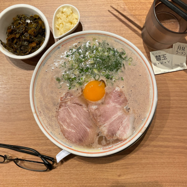 「月見ラーメン」@三代目 博多 だるま アクアシティお台場店の写真