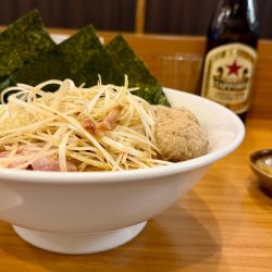 全部のせ醤油らーめんネギトッピング