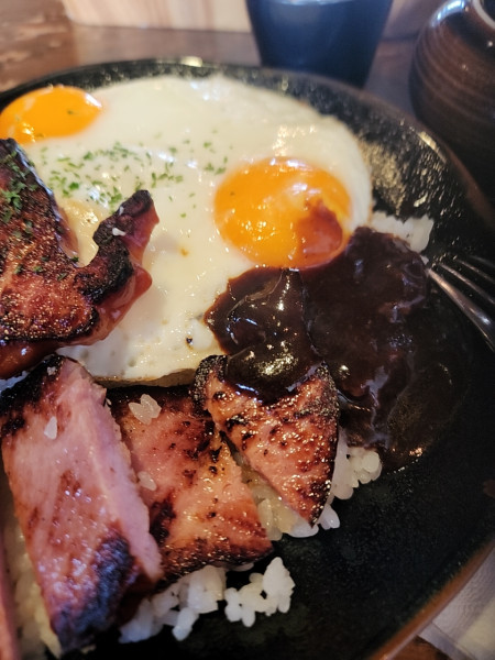 「ベーコンエッグカレー」@ヴィラ・アフガンの写真