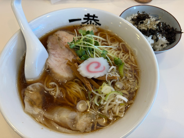「【冬限定】極薄皮ワンタン麺＋ラーメン茶漬け」@にぼしラーメン一恭の写真