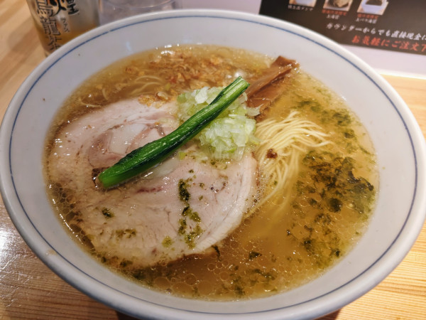 「塩味ラーメン（普通）950円」@支那そばやの写真