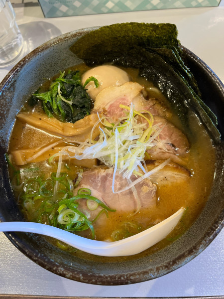 「鎧らぁめん＋御馳走盛り」@製麺食堂あぶみ 辻堂店の写真