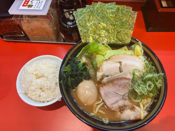 「特製ラーメン　ライス」@横濱家系ラーメン 十二代目野中家の写真