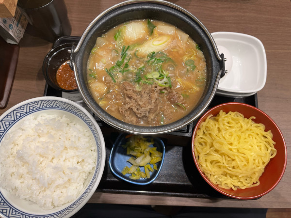 「牛肉玉ラーメン鍋膳987円」@吉野家 亀有駅前店の写真