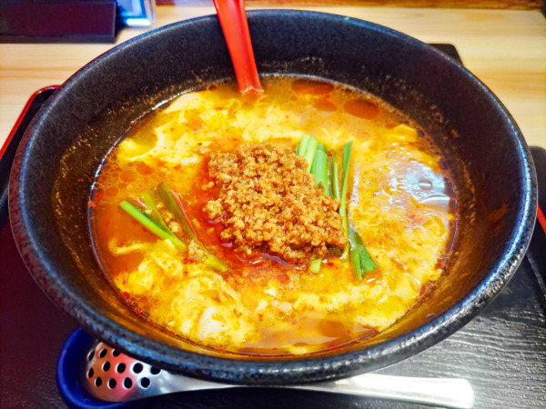 「博多辛麺（5辛）850円」@博多辛麺鶴商店 大手門店の写真