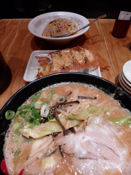 「みそ 餃子 半チャーハン」@ふくやラーメン工房 アミュプラザおおいた店の写真