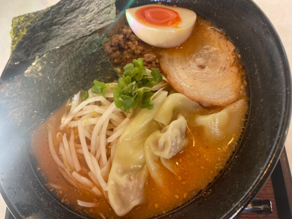 「からしみそラーメン：900円＋ワンタン150円」@やまむろラーメンの写真