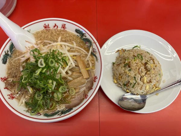 「焼きめし定食(京都背脂醤油ラーメン＋もやしトッピング)」@ラーメン魁力屋 鶴川店の写真