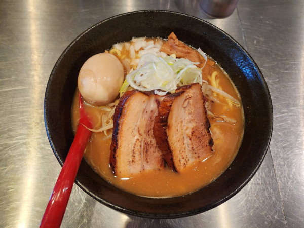 「味玉味噌らぁ麺」@らぁ麺 ようざんの写真