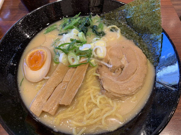 「醤油ラーメン（無料麺中盛）」@ラーメン 吉亭 小岩店の写真