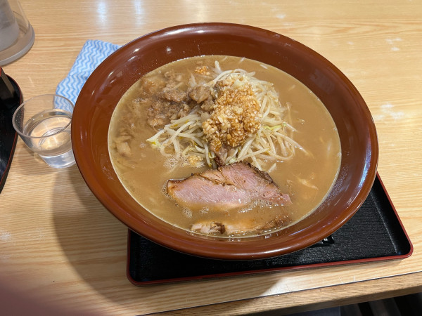「豚X郎ラーメンメン特盛野菜400gニンニク油増し」@麺や飯や 仁の写真