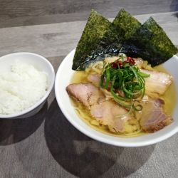 鮭節と昆布の手打ち中華そば　肉増し2枚(1600円)
