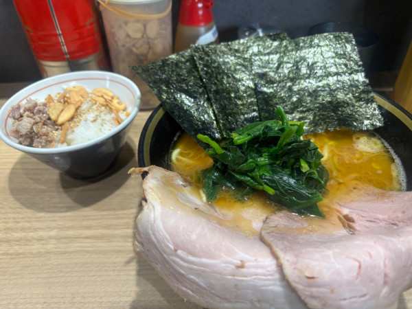 「ラーメン、チャーシュー、半ライス」@末廣家の写真