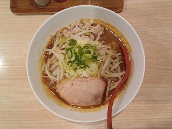 「【限定】室蘭風カレーラーメン」@拉麺 大公 南太田本店の写真