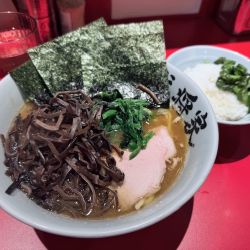 らーめん（濃め・多め￥850）＋木耳（￥50）