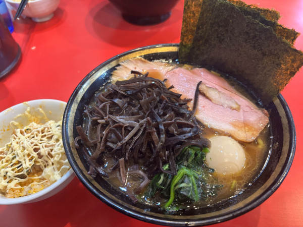 「味玉ラーメン+キクラゲ+ライス」@横濱家系ラーメン 野中家の写真