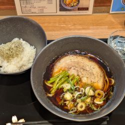 限定 黒の鶏soba とろろ昆布ご飯付