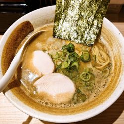 【期間限定】牡蠣煮干しの鶏白湯らぁ麺