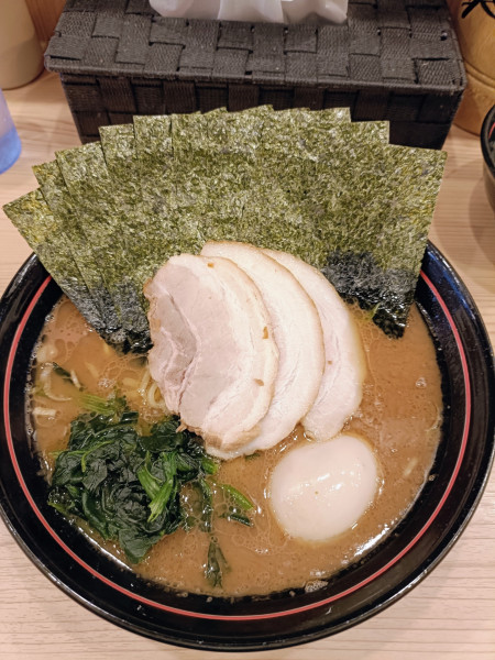 「特上ラーメン」@横浜家系らーめん 武蔵家の写真