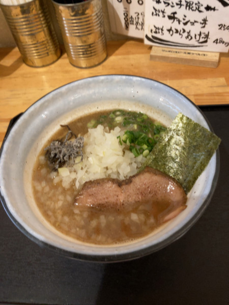 「濃厚煮干麺・醤油（並）　1100円」@ラーメン酒場 晴江戸の写真
