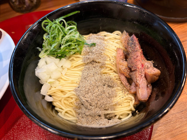 「46煮干し蕎麦1200円.和え玉300円」@煮干し中華蕎麦 彩葉にの写真