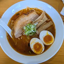 辛醤油らーめん（味玉付き）