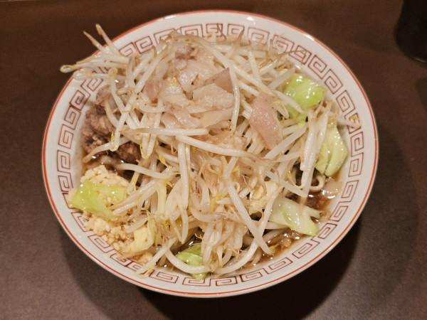 「醤油2型並　ニンニクアブラマシ　980円」@踊ろうサンダーバード 弘前店の写真